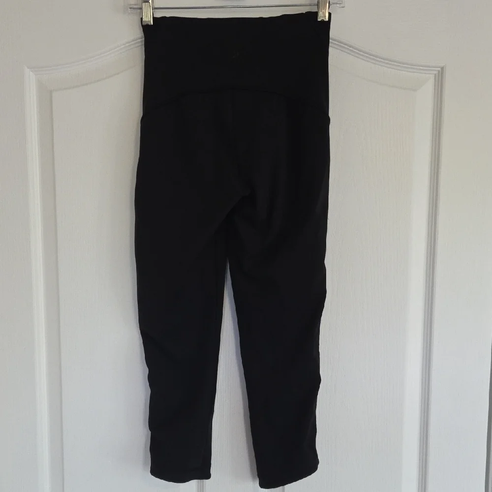 Lululemon Black Cropped Leggings